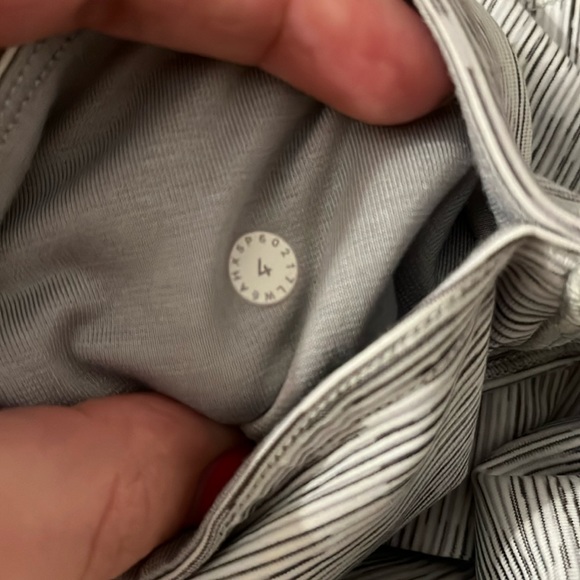 Lululemon Train Times Crop (17") Wee Are From Space Ice Grey Alpine White size 4 - Picture 8 of 8